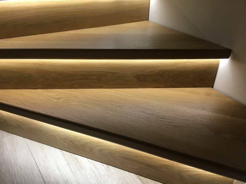 osvětlení schodových stupňů LED pásky