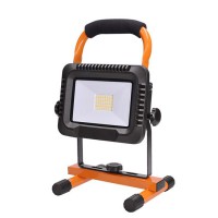 JUDICI 20W, IP44 Montážní lampa, přenosný reflektor, hliník, oranžovočerná, LED 20W, 1600lm, neutrální 4000K, 2st stmívání - 100%/50%, Ra80, vyzař úhel 120°, napájení akumulátor Li-lon, výdrž 3-6hod, USB dobíjení, IP44.