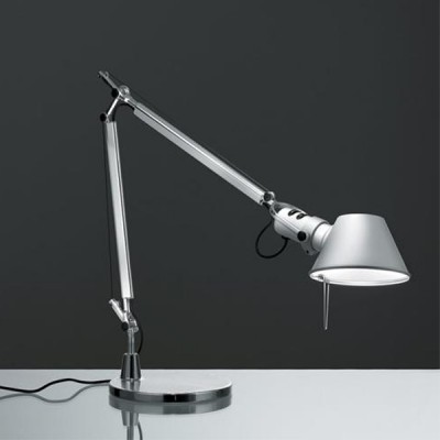 TOLOMEO MINI TAVOLO Stolní lampa, základna hliník, povrch leštěný hliník, stínítko matný hliník, 11W LED, 500lm, MWL nastavit teplota 3200K-10000K chromacontrol, svítí dolů, 230V, IP20, l=max.=1080mm, ram cca 450mm + 450mm, BEZ ZÁKLADNY