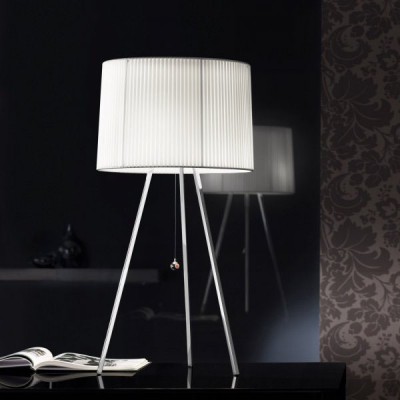  Stolní lampa OBI, materiál kov, chrom, stínítko stuhy hedvábné - barva bílá / hnědá, vnitřek stínítka bílý textil, 3x60W, E27, 230V, IP20, rozměry d=430mm, h=830mm.