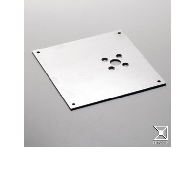 PLATE 1 Montážní základna, pro instalaci sloupkového svíttidla, materiál hliník, povrch elox šedostříbrná, 200x200x3mm