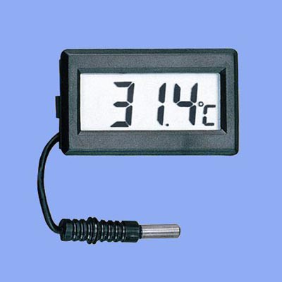  Digitální teploměr s externím čidlem HE02, rozsah -50 až +110 st.C, rozměry zobrazovací část: 45x26x14mm, čidlo d=5mm, l=35mm, kabel k čidlu l=900mm