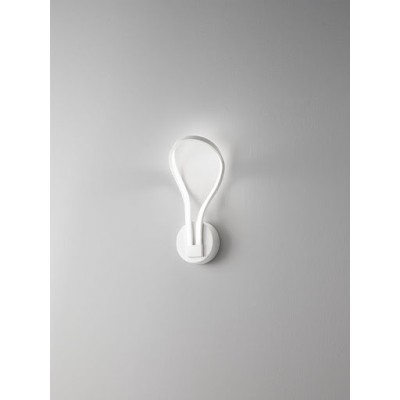 PYRMONT WL Nástěnné svítidlo, těleso kov, povrch bílá mat, difuzor plast opál, LED 13W, 1040lm, teplá 3000K, 230V, IP20, rozměry 170x390mm.