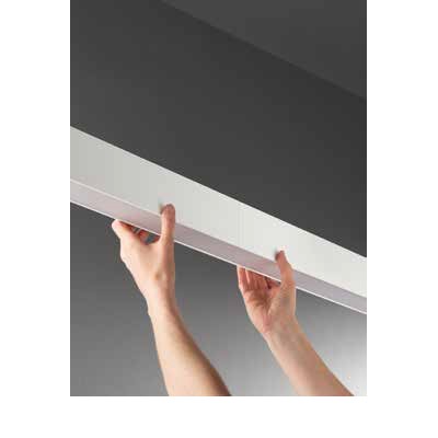 ZIDEK 40W Přisazené/závěsné svítidlo, materiál hliník, povrch bílá, dif plast opál, LED 40W, 3120lm, přepín CCT teplá 3000K-denní 6000K, stmív, UGR<22, Ra90, 230V, IP20, tř.1, rozměry 1200x50x75mm.