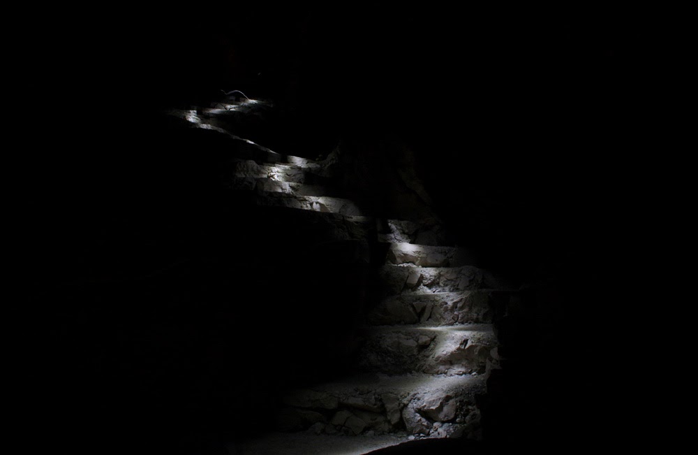 osvětlení v jeskyni