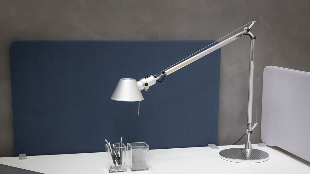 kancelářská stolní lampa