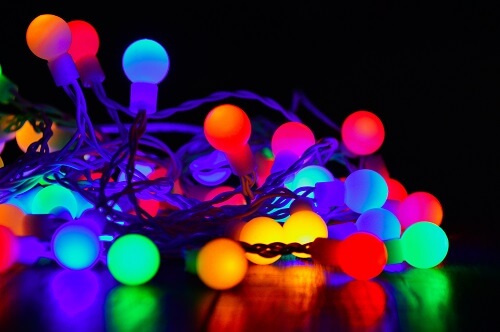 vánoční barevné žárovičky